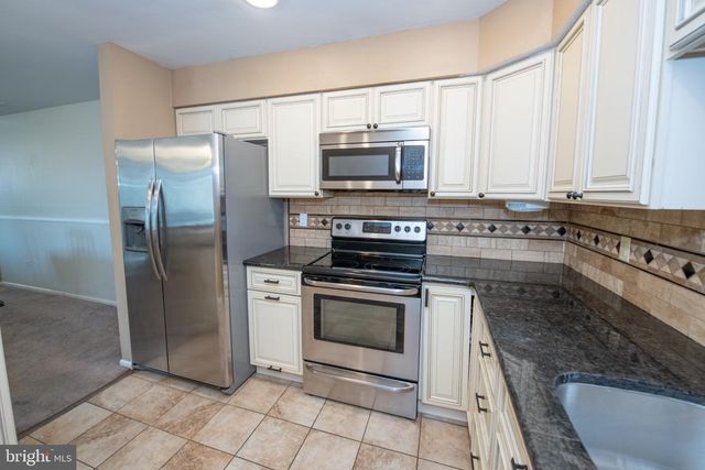 68 CATHERINE CT, Levittown, PA 19057