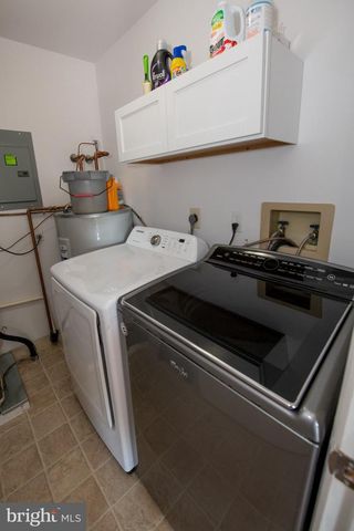 68 CATHERINE CT, Levittown, PA 19057