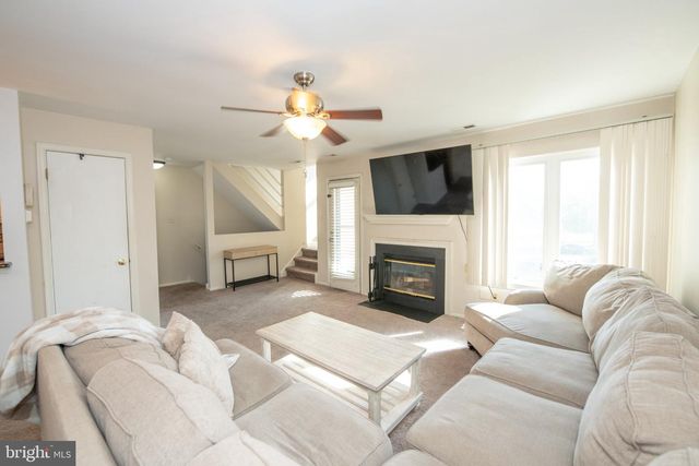 68 CATHERINE CT, Levittown, PA 19057