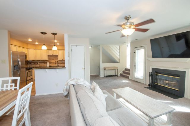 68 CATHERINE CT, Levittown, PA 19057