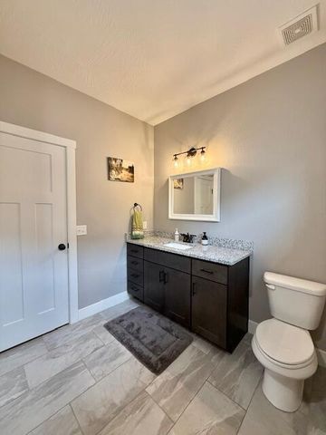 1165 W Gaslight Drive, Springfield, MO 65810