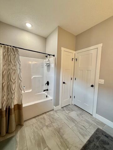 1165 W Gaslight Drive, Springfield, MO 65810