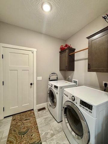 1165 W Gaslight Drive, Springfield, MO 65810