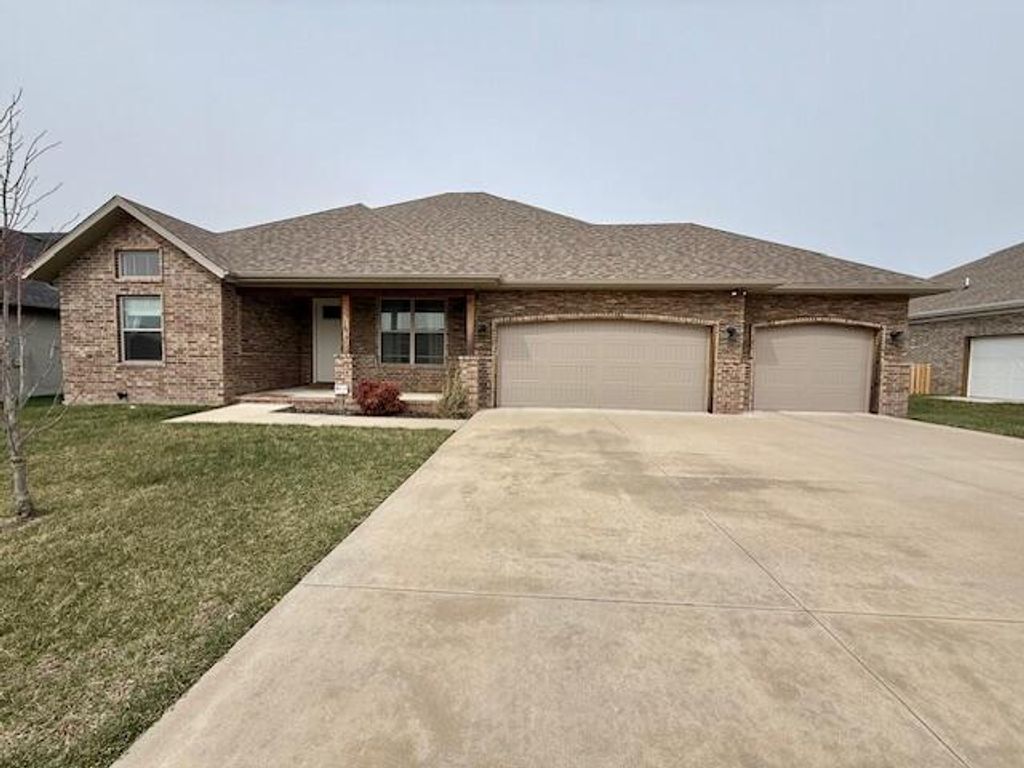 1165 W Gaslight Drive, Springfield, MO 65810