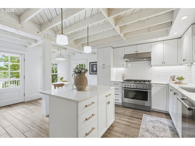 2790 Sw MONTGOMERY Dr, Portland, OR 97201