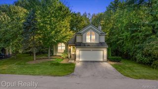2730 Court Lane S, Oceola Township, MI 48843
