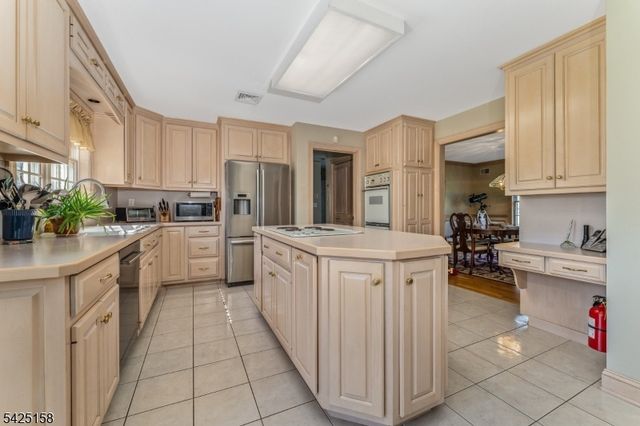 95 Pleasant Run Rd, Readington Twp., NJ 08822