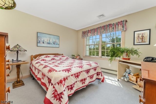 95 Pleasant Run Rd, Readington Twp., NJ 08822