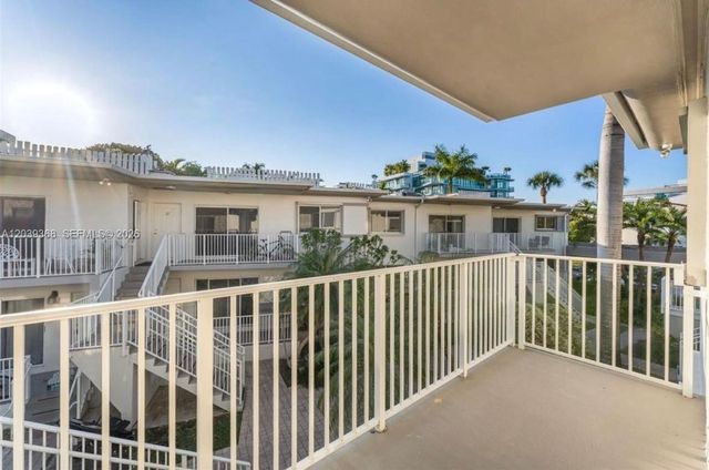 1142 99th St 23, Bay Harbor Islands, FL 33154