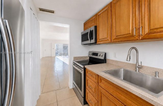 1142 99th St 23, Bay Harbor Islands, FL 33154