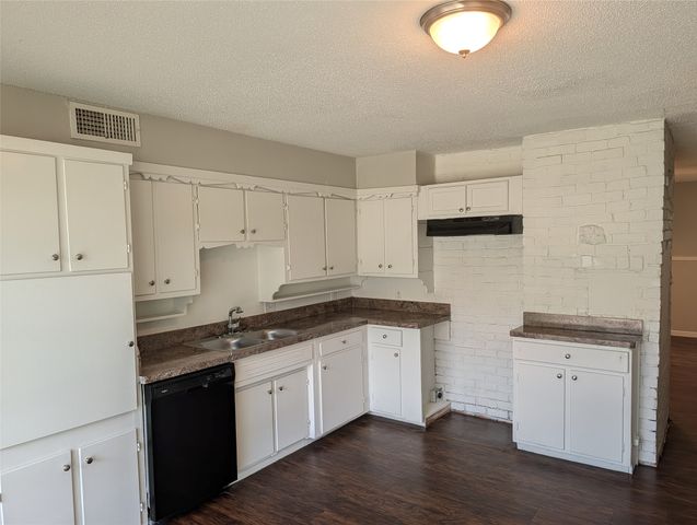4800 Dunlap Drive, Fort Worth, TX 76119