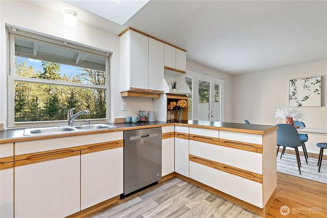 15712 NE 56th, Redmond, WA 98052