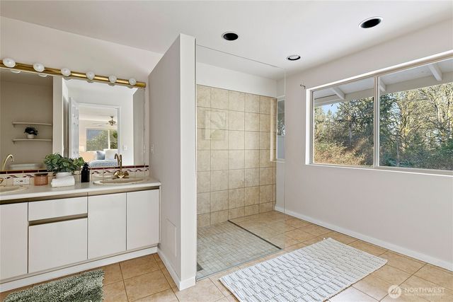 15712 NE 56th, Redmond, WA 98052