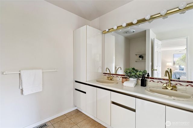 15712 NE 56th, Redmond, WA 98052