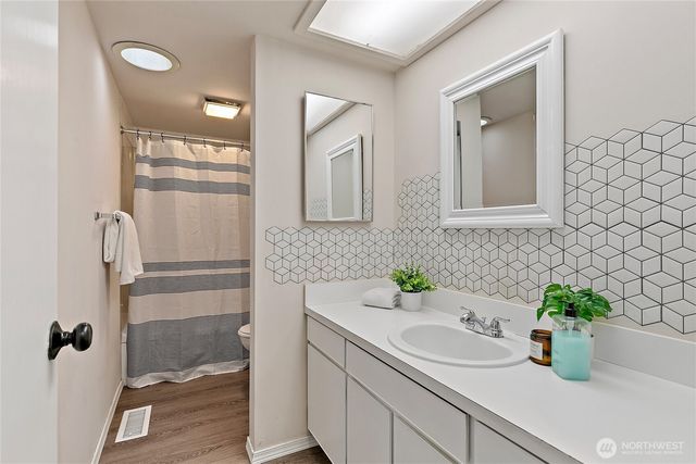 15712 NE 56th, Redmond, WA 98052