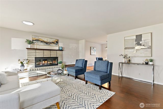 15712 NE 56th, Redmond, WA 98052