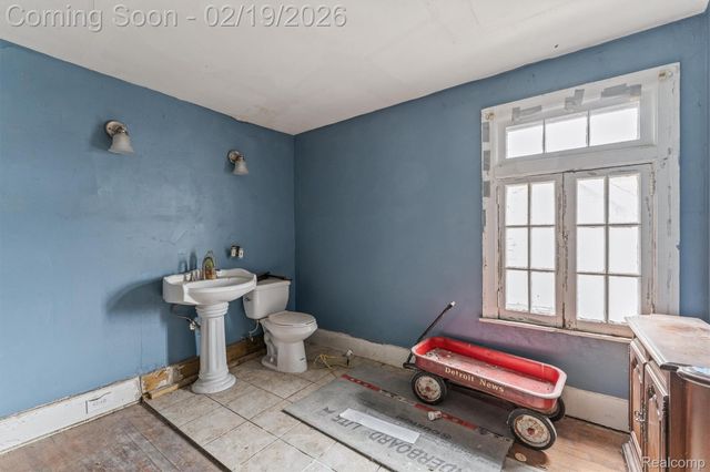 880 Algonquin Street, Detroit, MI 48215