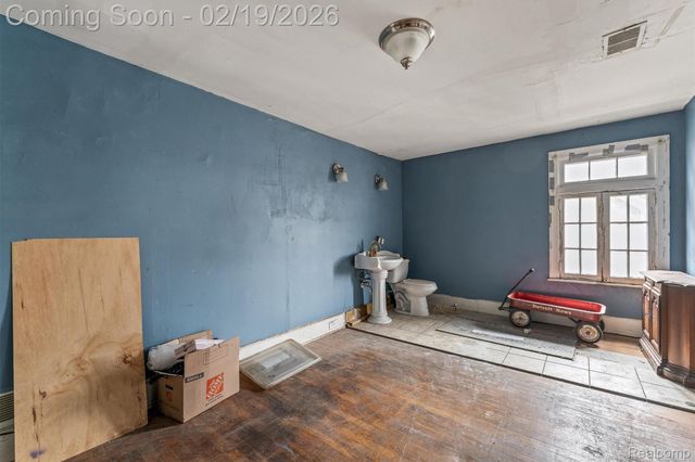 880 Algonquin Street, Detroit, MI 48215