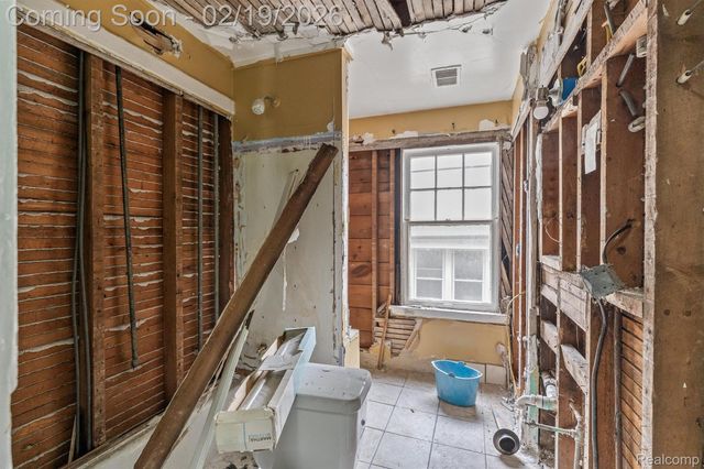 880 Algonquin Street, Detroit, MI 48215