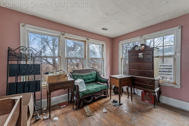 880 Algonquin Street, Detroit, MI 48215