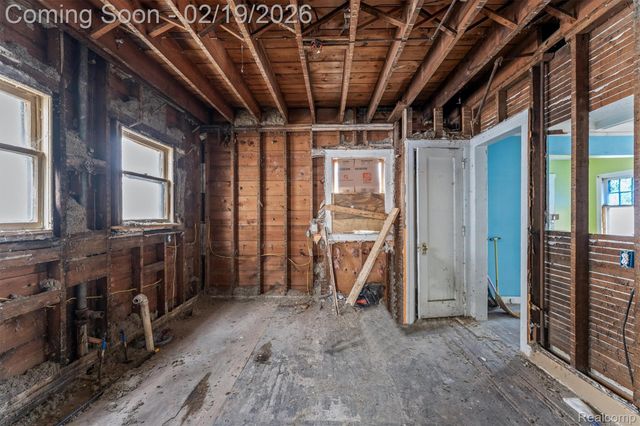 880 Algonquin Street, Detroit, MI 48215