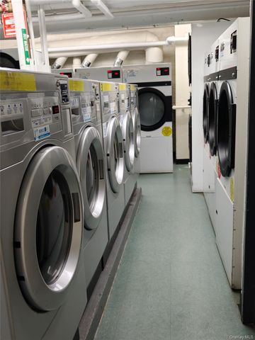 4310 Kissena Boulevard 16D, Flushing, NY 11355