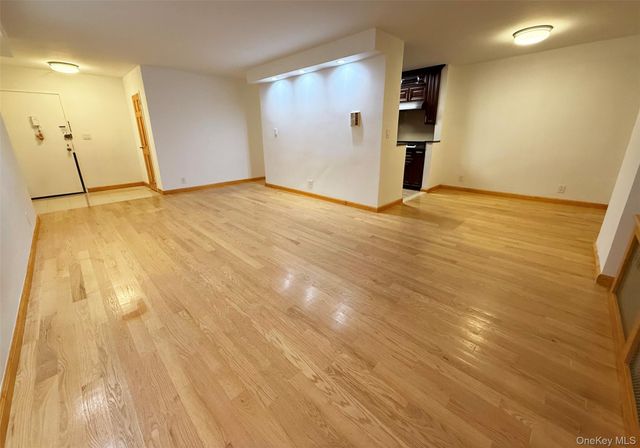 4310 Kissena Boulevard 16D, Flushing, NY 11355