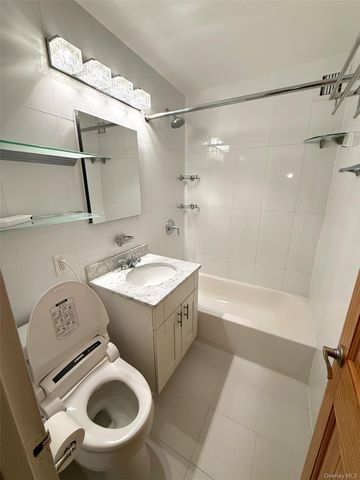 4310 Kissena Boulevard 16D, Flushing, NY 11355