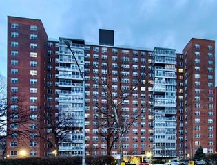 4310 Kissena Boulevard 16D, Flushing, NY 11355