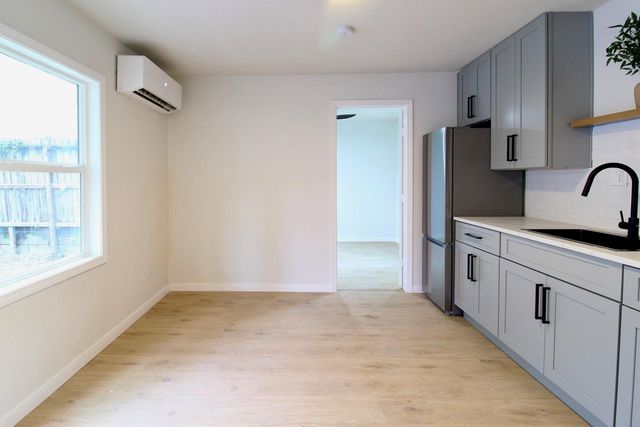 1618 Weber Street, Houston, TX 77007