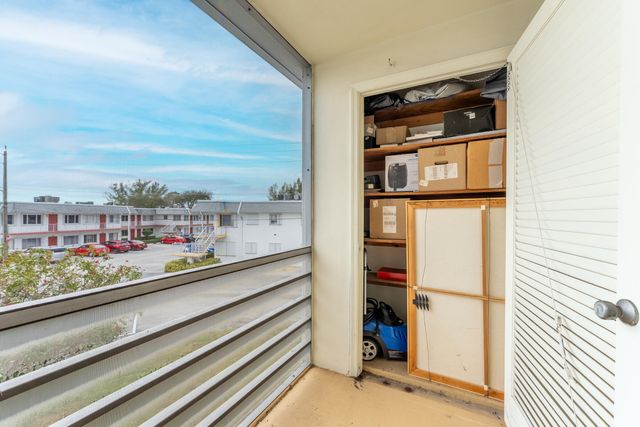 2920 Cynthia Lane 202, Lake Worth Beach, FL 33461