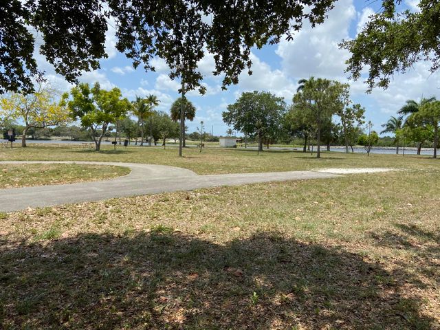 2920 Cynthia Lane 202, Lake Worth Beach, FL 33461