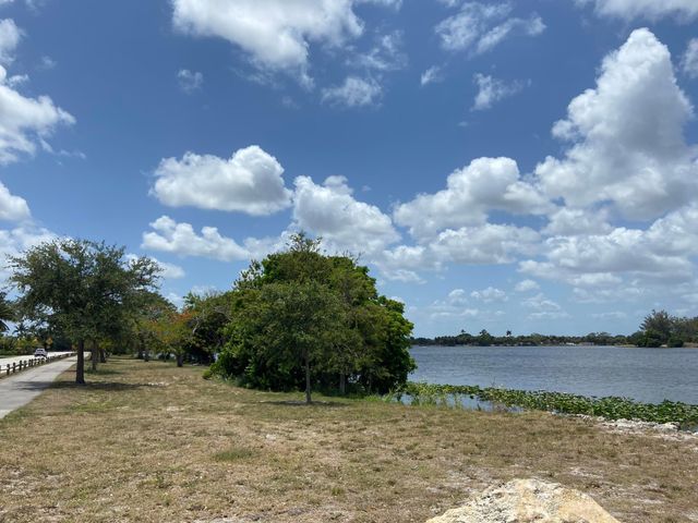 2920 Cynthia Lane 202, Lake Worth Beach, FL 33461