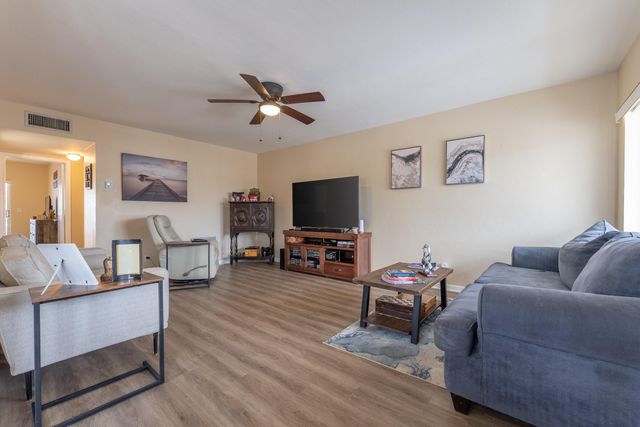 2920 Cynthia Lane 202, Lake Worth Beach, FL 33461