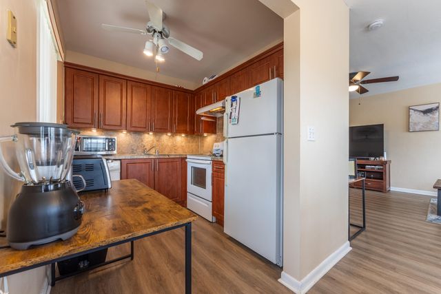 2920 Cynthia Lane 202, Lake Worth Beach, FL 33461