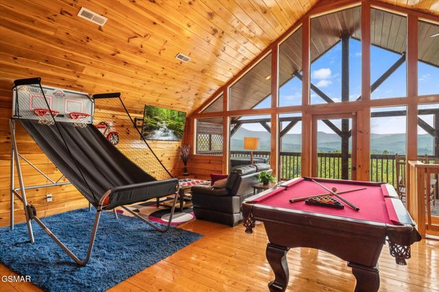 2022 Starr Crest Drive Drive, Sevierville, TN 37876