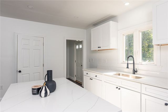 40 Greenwich Avenue, West Warwick, RI 02893