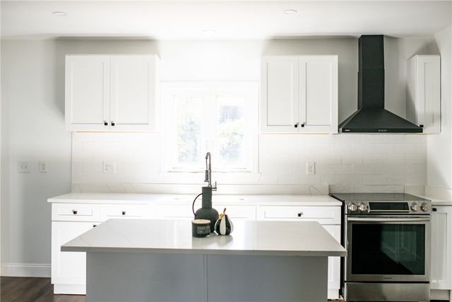 40 Greenwich Avenue, West Warwick, RI 02893