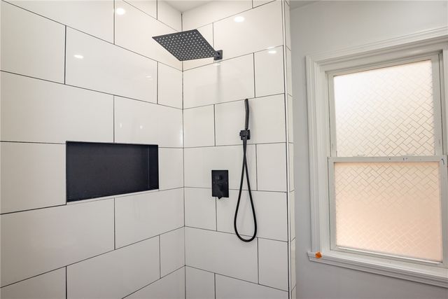 40 Greenwich Avenue, West Warwick, RI 02893