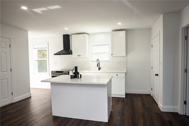 40 Greenwich Avenue, West Warwick, RI 02893