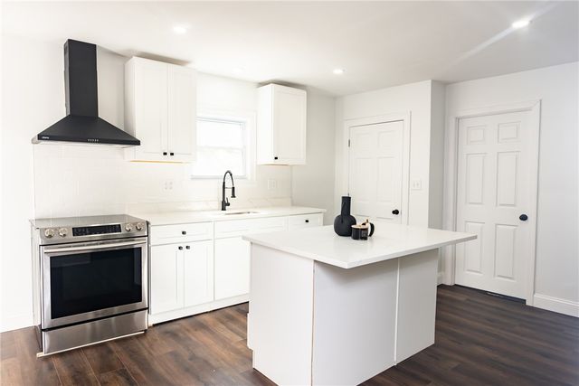 40 Greenwich Avenue, West Warwick, RI 02893