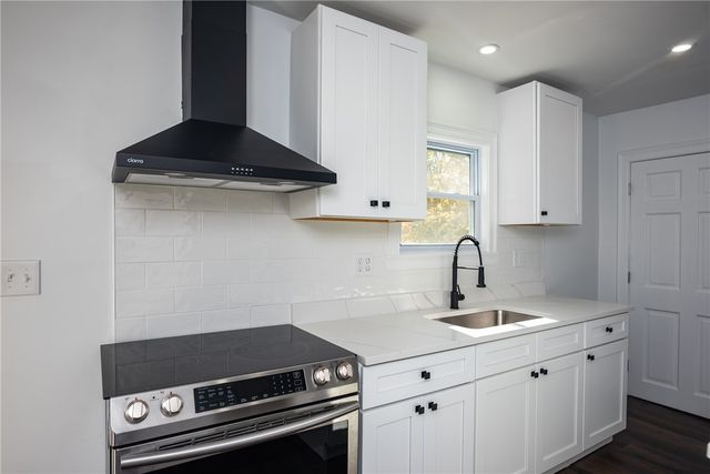 40 Greenwich Avenue, West Warwick, RI 02893