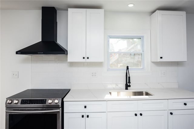 40 Greenwich Avenue, West Warwick, RI 02893