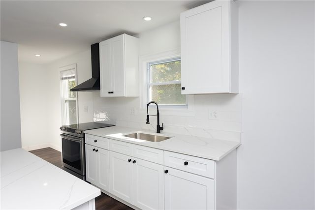 40 Greenwich Avenue, West Warwick, RI 02893