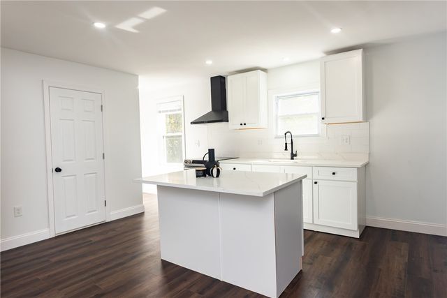 40 Greenwich Avenue, West Warwick, RI 02893