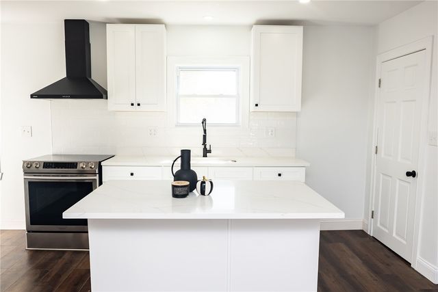 40 Greenwich Avenue, West Warwick, RI 02893