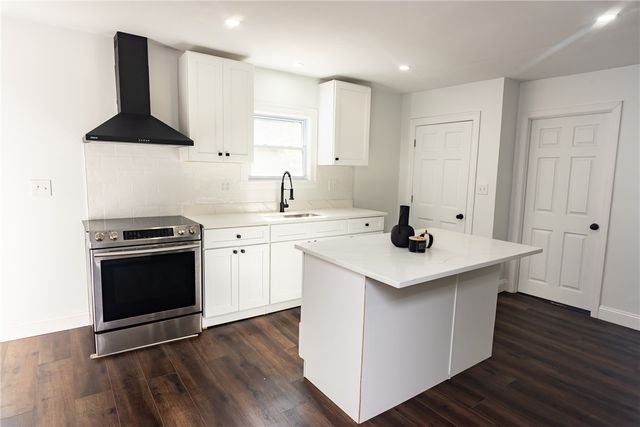 40 Greenwich Avenue, West Warwick, RI 02893