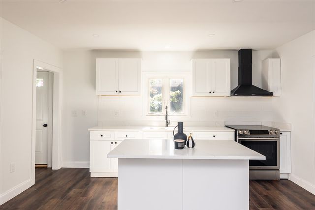 40 Greenwich Avenue, West Warwick, RI 02893