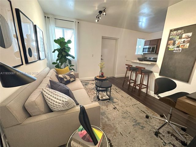 540 NW 7th St 44, Miami, FL 33136