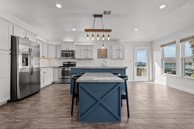 214 Sampan Drive, Tiki Island, TX 77554